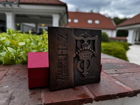 Teleki Emlékplakettel ismerték el a Nemzeti Művelődési Intézet munkáját
